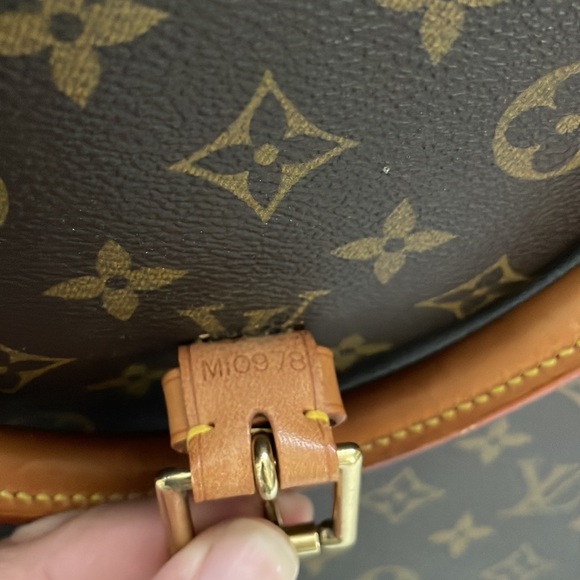 💯 Authentic Louis-Vuitton-Rivoli-Business-bag tote bag - Picture 6 of 17